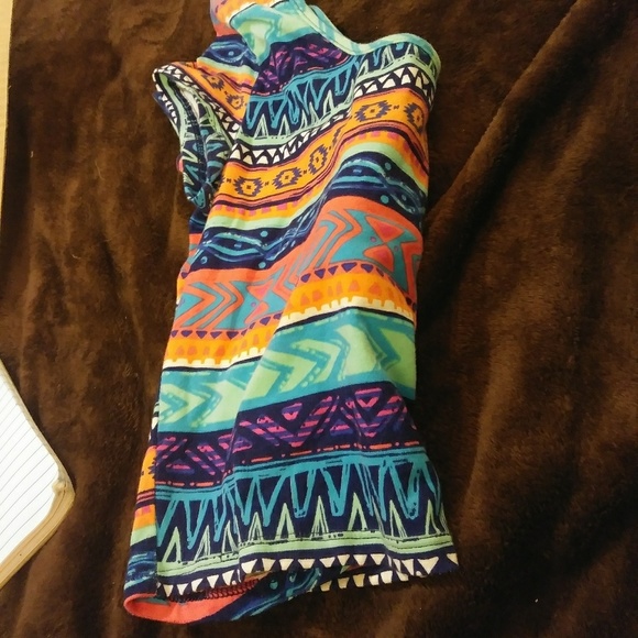 Tops - Picture 2 of 6